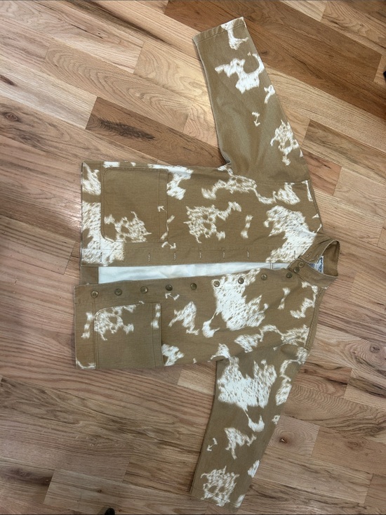 Perry Ellis Jackets & Blazers - Perry Ellis Tan and White Cowprint Utility Jacket